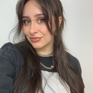 Meet your Posher, Abigail